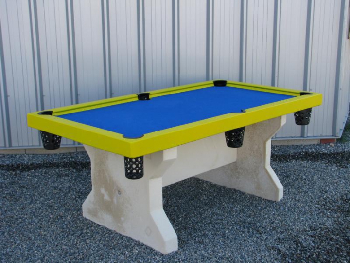 Table billard couleur jaune avec tapis bleu